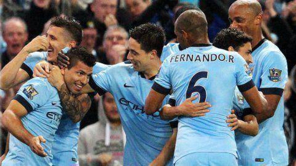 El campe�n Manchester City gole� al Liverpool con gol de Ag�ero