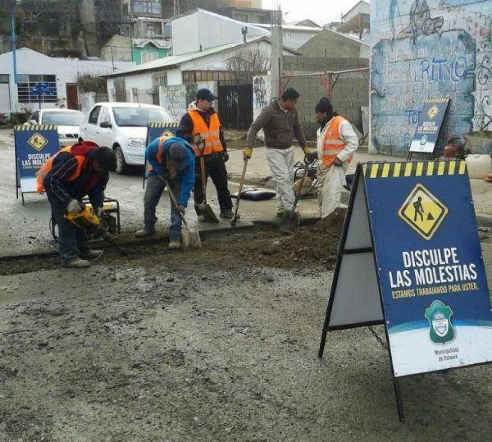 Contin�an los trabajos de bacheo en la ciudad de Ushuaia