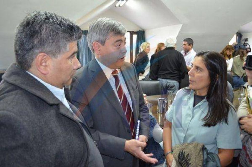 Arias dijo que en Ushuaia los m�dicos firmaron el presente y adhirieron al paro
