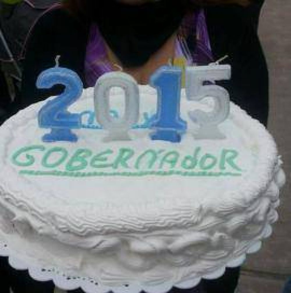 �Amaya Gobernador 2015� dec�a la torta de cumplea�os del intendente