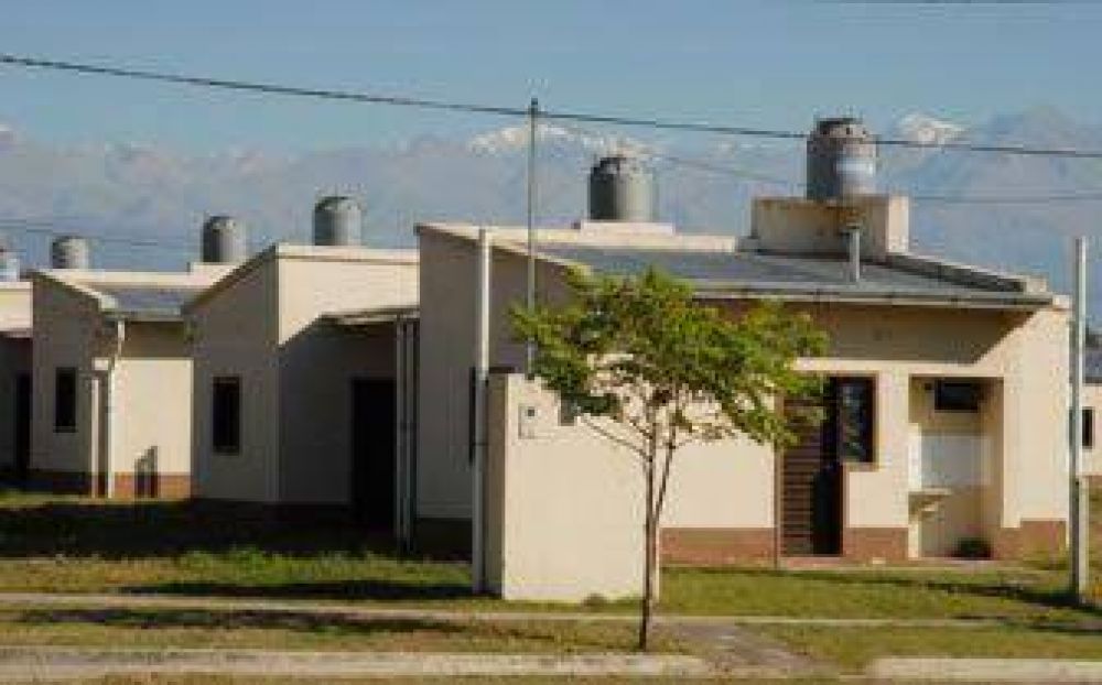 Alperovich presidir� esta semana el acto de entrega de 200 viviendas a afiliados de ATSA 