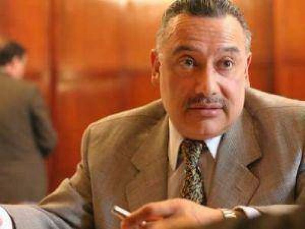 Jim�nez garantiza pago de salarios hasta fin de a�o