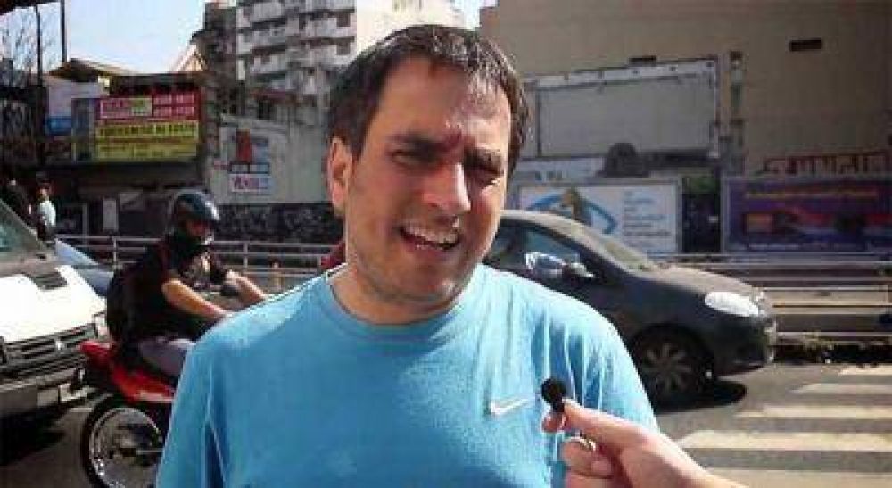 Cabandi� y militantes de Unidos y Organizados difunden la Ley de Defensa al Consumidor