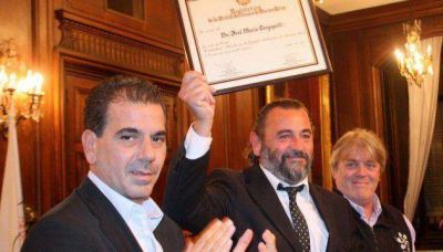 La Legislatura entreg� una distinci�n al fiscal Campagnoli