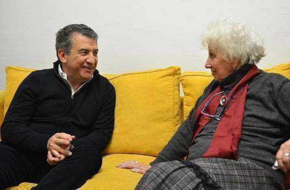 Estela de Carlotto recibi� a Urribarri en la Casa de Abuelas