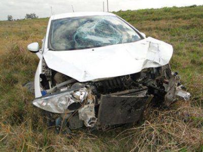 Autov�a 14: Mordi� la banquina, se despist� e impact� contra un cartel
