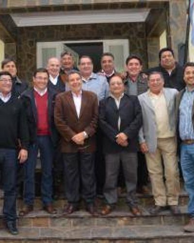 Intendentes ratificaron su alineamiento con la �Casa de las Tejas�