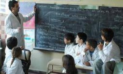 Impulsan ley para que los docentes se jubilen con 25 a�os de aportes