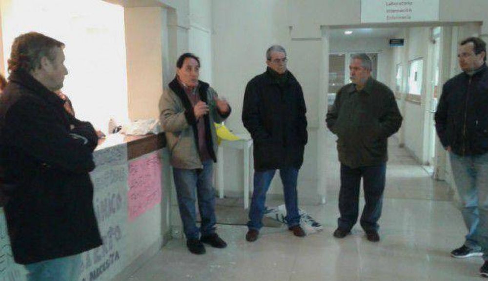 La CGT Regional se reuni� con empleados del Policl�nico 