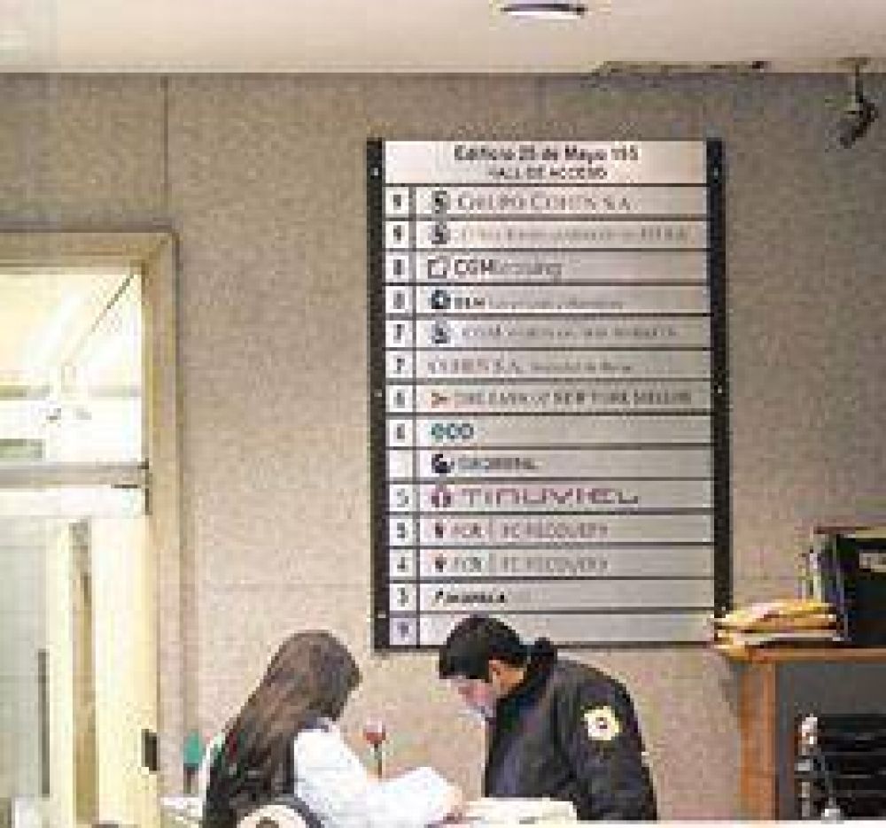 En el exterior no paga, ac� no gestiona ni asesora