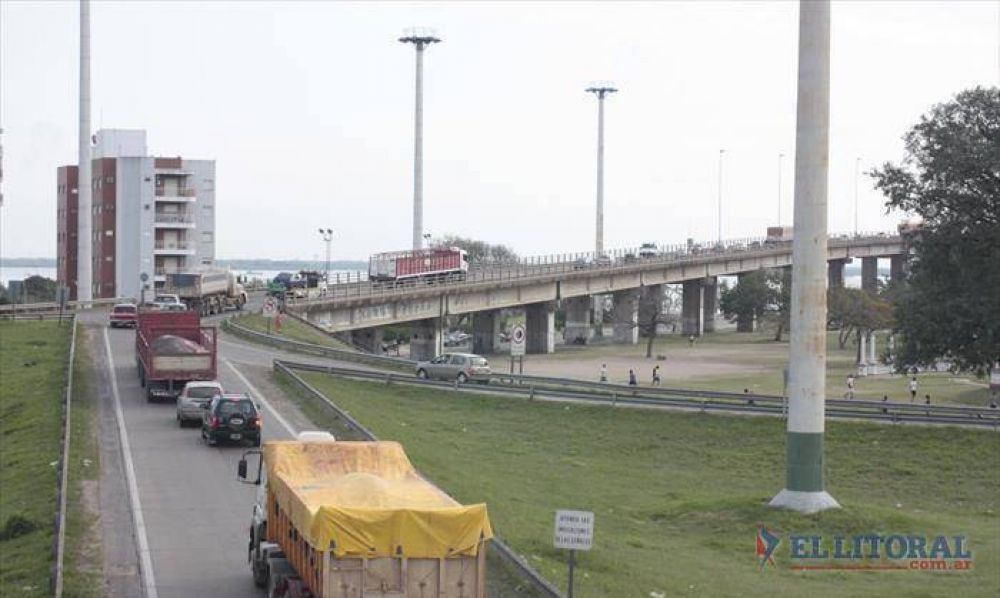 El paso diario de casi 22 mil veh�culos refleja la saturaci�n del puente Belgrano