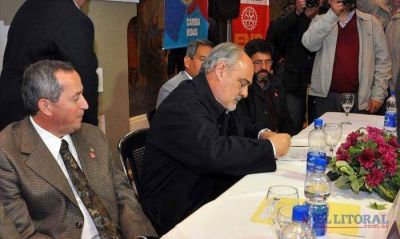 Firmaron el contrato para el gasoducto de Curuz� Cuati�
