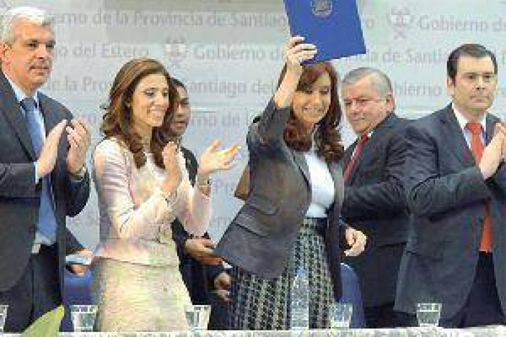 Cristina dijo que Santiago podr�a ser la capital del pa�s