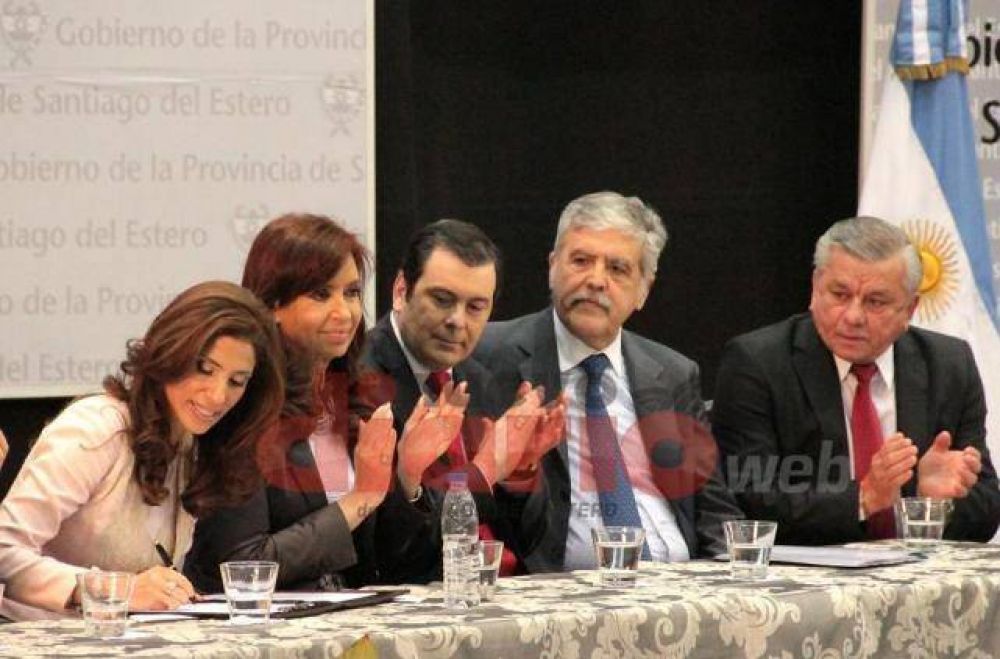 Inauguran 750 viviendas y anuncian m�s escuelas