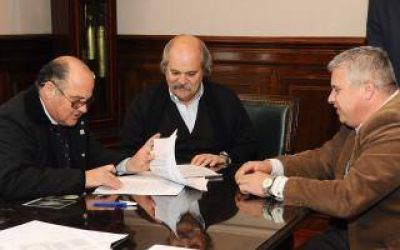 Polic�as comunales: Granados y S�nchez firmaron adhesi�n de Exaltaci�n de la Cruz