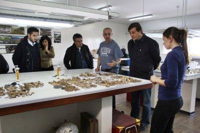 Analizan el material arqueol�gico encontrado en el centro de Ushuaia