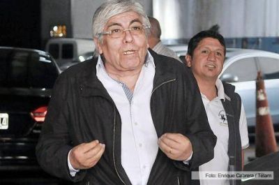 Moyano dijo que respeta a quienes creen que con los piquetes pueden hacer m�s efectivo el paro