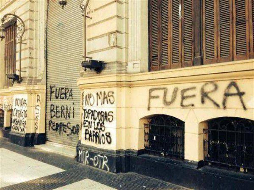  Las pintadas en el Gobierno porte�o no son la soluci�n