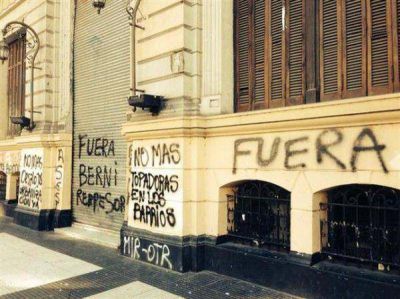  Las pintadas en el Gobierno porte�o no son la soluci�n