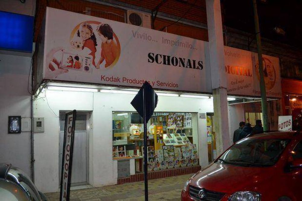 Pretend�an asaltar una casa de fotograf�a, pero los due�os se resistieron