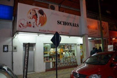 Pretend�an asaltar una casa de fotograf�a, pero los due�os se resistieron