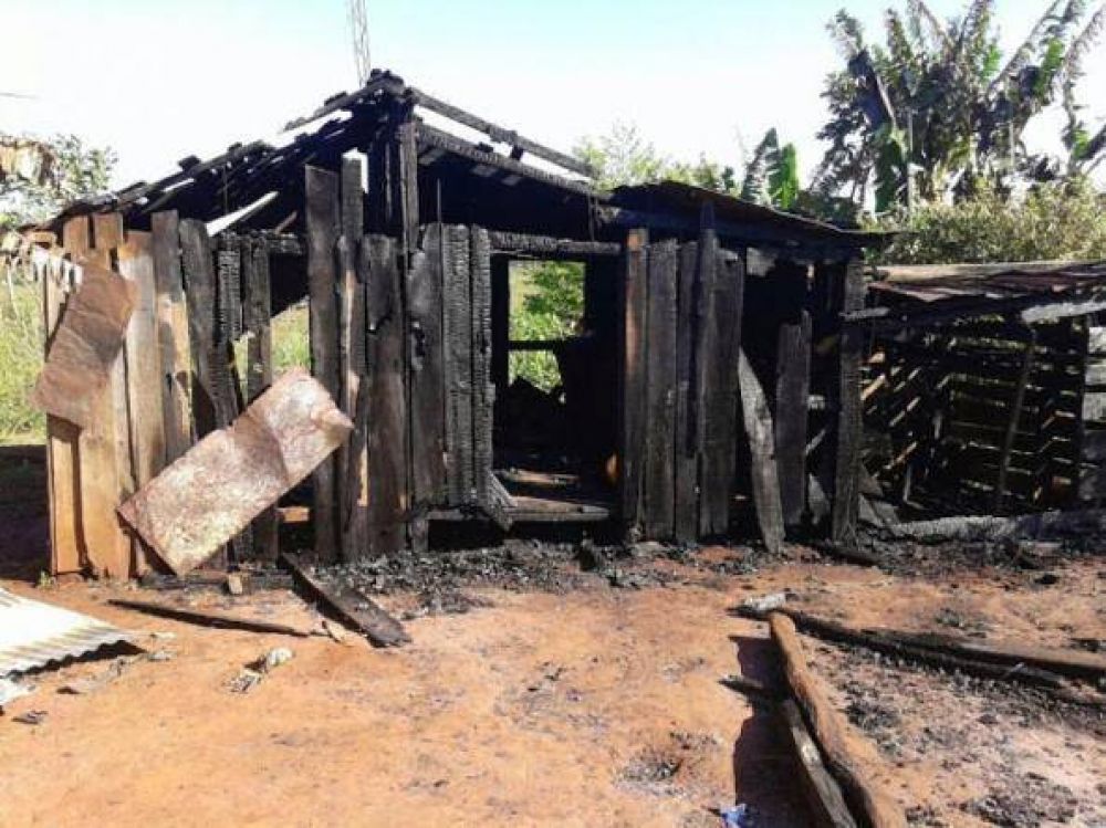 Tres viviendas fueron afectadas por un incendio en Eldorado