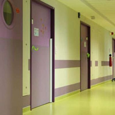 Anestesista falt� y no pudieron operar a nena que padece escoliosis