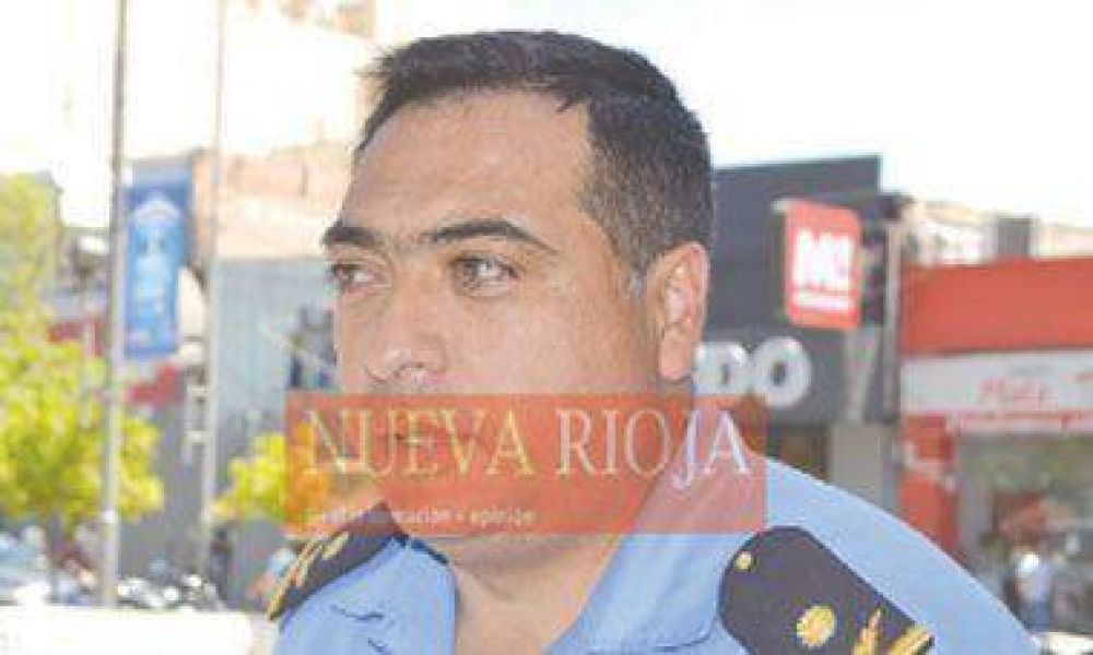 Arrestaron a una polic�a por violar normas internas
