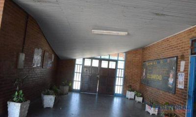 Se desprendi� el cielorraso de otra escuela y debieron suspender las clases