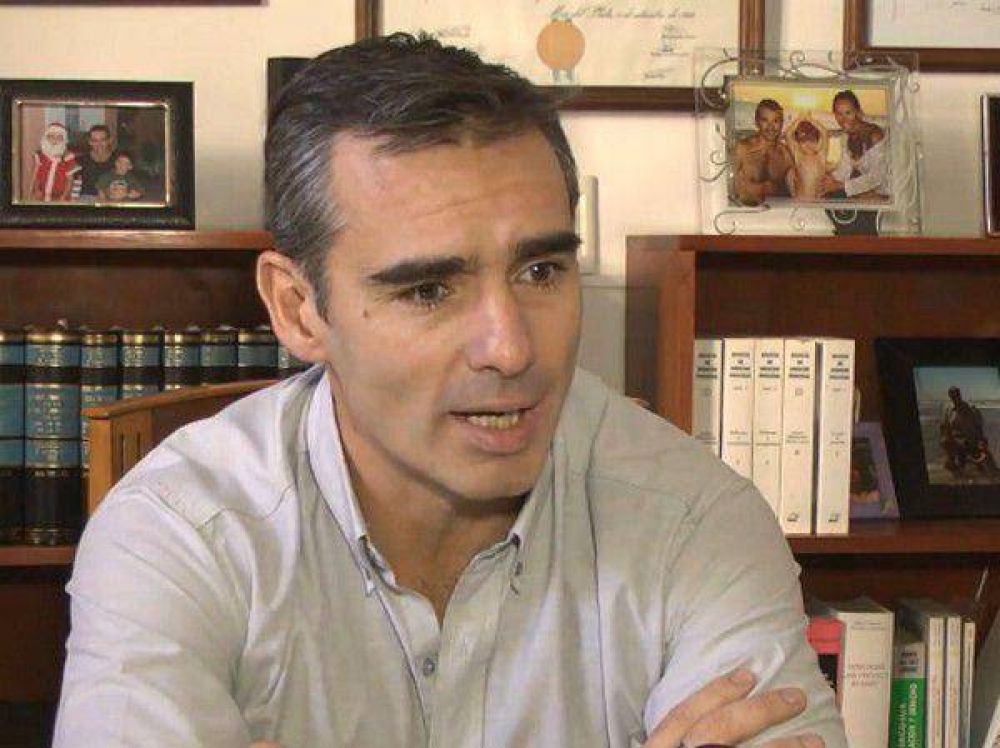 Feli� se diferenci� de Breitenstein y Larraburu