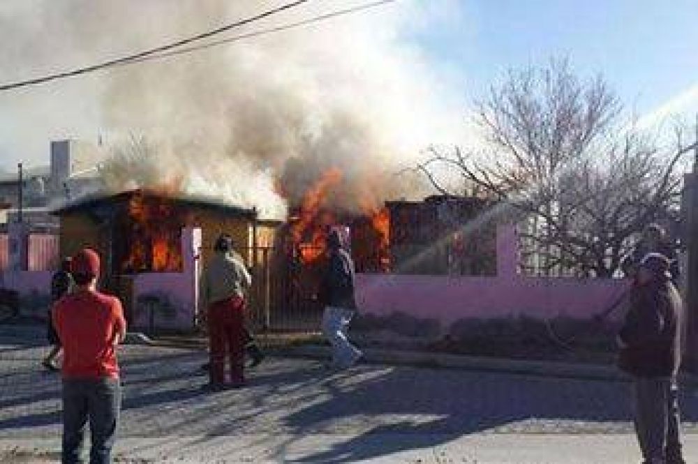 COMODORO: MURI� UNA MUJER TRAS UN VORAZ INCENDIO