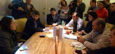 LA PROVINCIA APORTAR� UN MILL�N Y MEDIO DE PESOS PARA SOLUCIONAR EL CONFLICTO DE LOS TAREFEROS