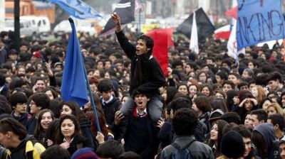 Estudiantes secundarios chilenos se movilizaron contra el ranking de notas
