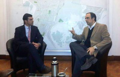 Inter�s de Santa Fe en la descentralizaci�n de recursos y en el voto electr�nico implementado en Salta
