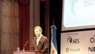Ante la mirada de Capitanich, Macri critic� al gobierno nacional