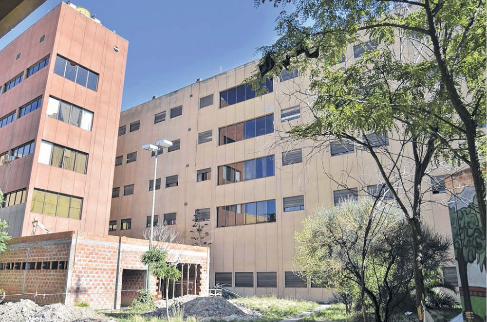 Penna: avance para la construcci�n de aulas para Medicina de la UNS