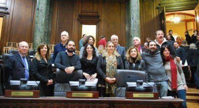 Los legisladores K hicieron una sesi�n de fotos para mostrarle a Cristina que no se adhirieron al paro