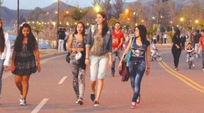 Villa Carlos Paz espera 80 mil j�venes en el comienzo de la temporada estudiantil