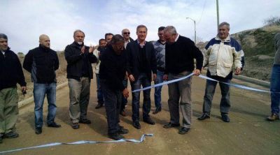 Avilés inauguró 800 metros de cordón cuneta en las 400 Viviendas