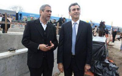 Ferraresi y Randazzo recorrieron las obras del paso bajo v�as en Wilde