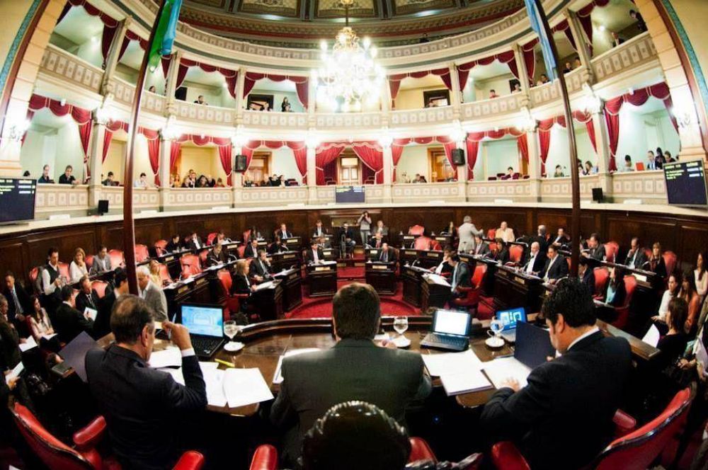 Con Diputados de paro, el Senado le gan� y vot� el boleto educativo