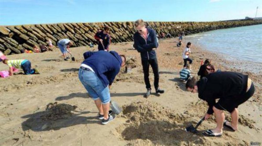 Se desat� la fiebre del oro en una playa del Reino Unido