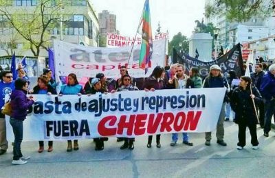 Nutrida marcha de los gremios en el centro neuquino