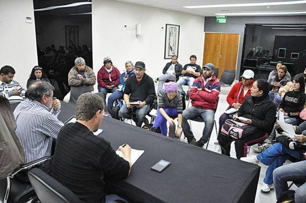 Peppo garantiz� la continuidad de obras a movimientos sociales