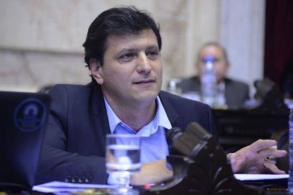 G�mez Bull acompa�� el proyecto de la Ley de Moratoria
