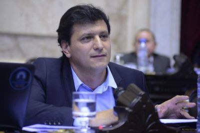 G�mez Bull acompa�� el proyecto de la Ley de Moratoria