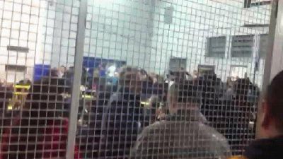 Esc�ndalo en Boca: la Asamblea de Socios finaliz� con insultos para Angelici y sillazos