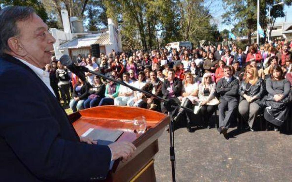 Z�ccaro: �Para criticar el sistema de salud, por lo menos hay que terminar la primaria y la secundaria�