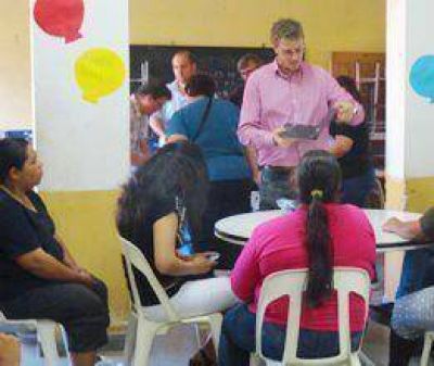 Entrega de netbooks a la EES 7  