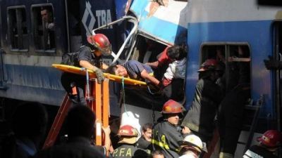 Procesan a tres bomberos por la tragedia de Once